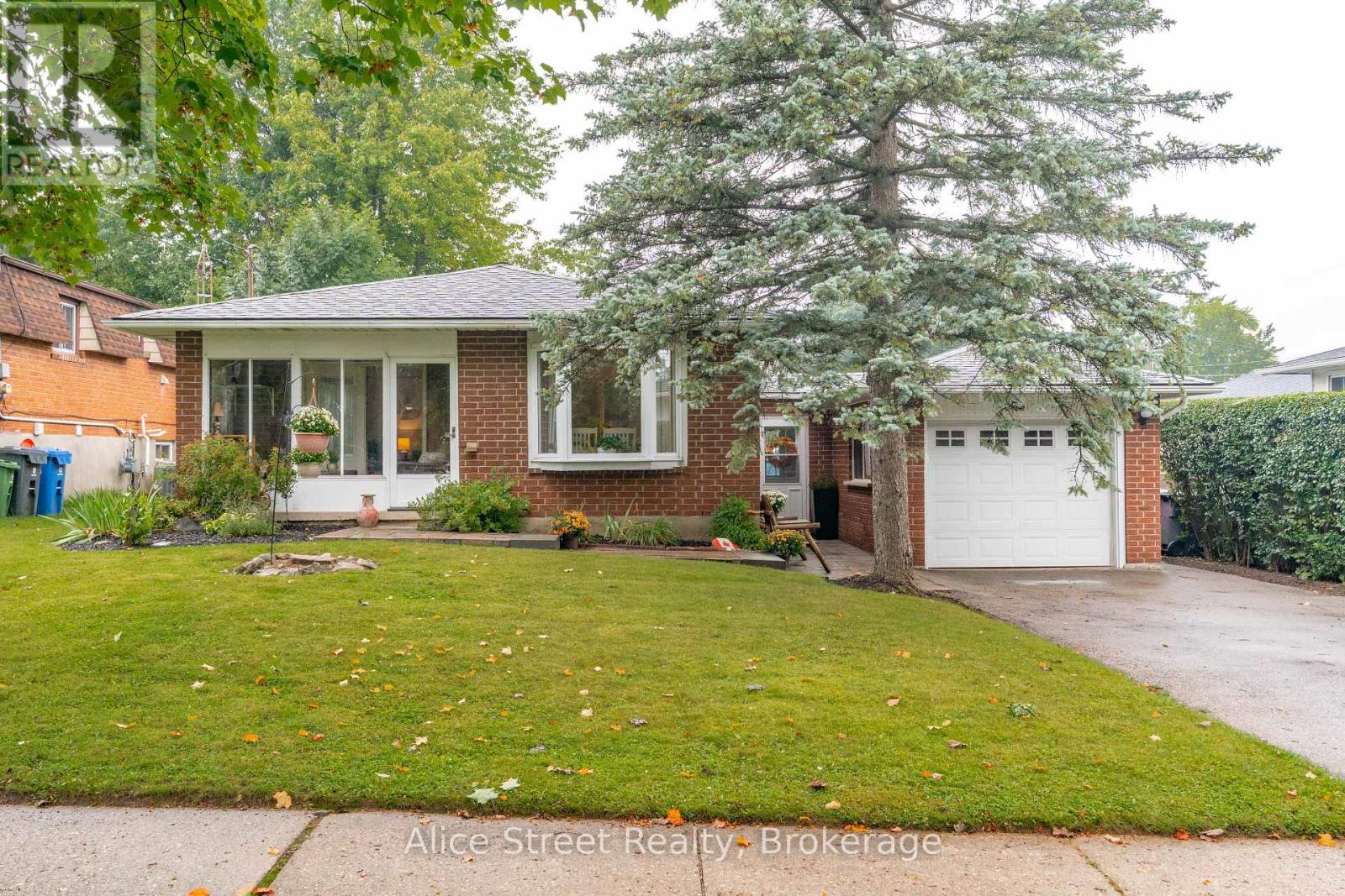 5 GLENBROOK DRIVE - 2