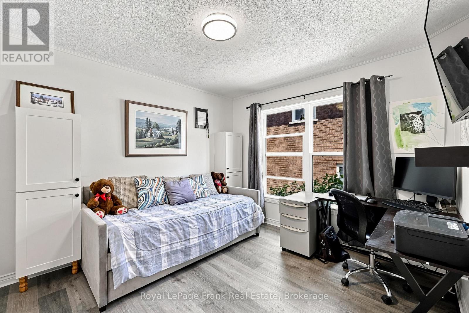 1846 STRATTON AVENUE - 20