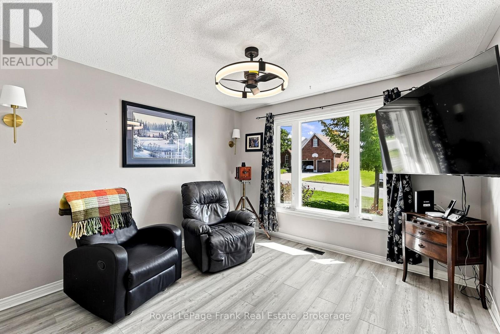 1846 STRATTON AVENUE - 21