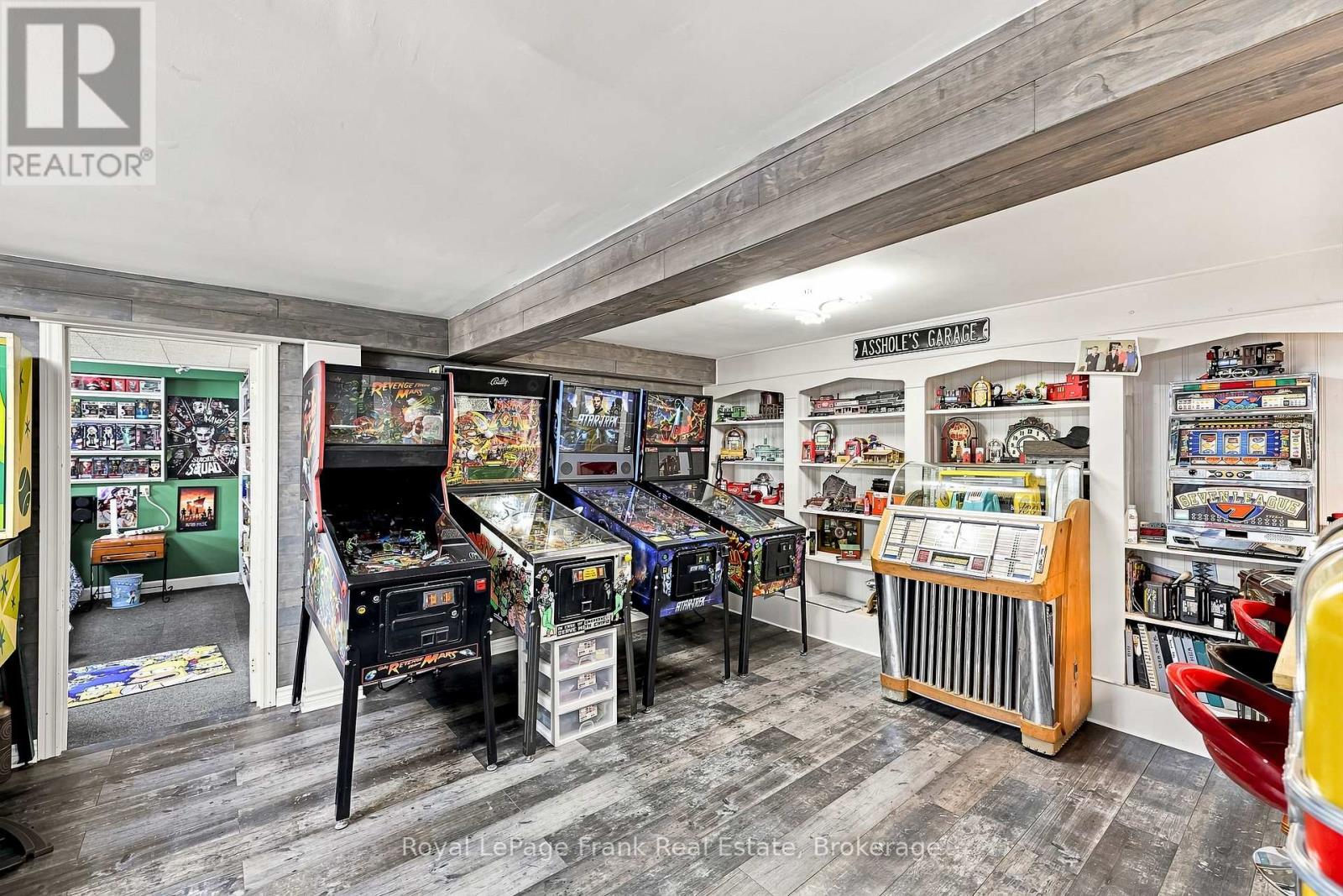 1846 STRATTON AVENUE - 27