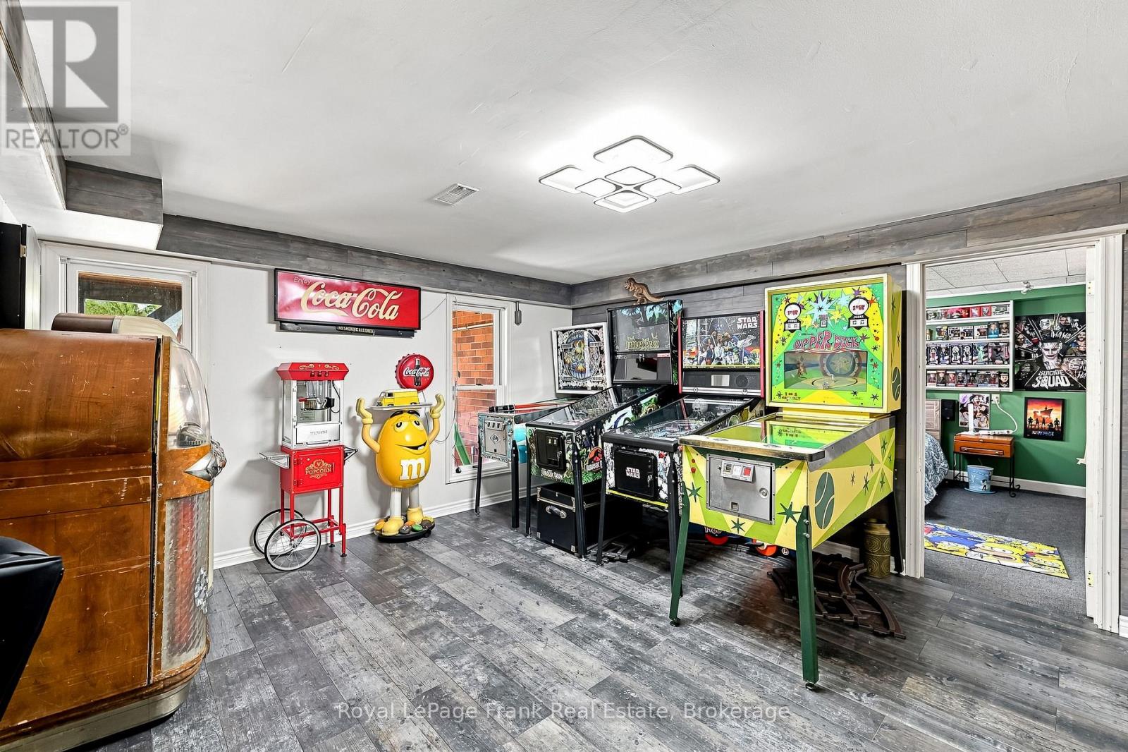 1846 STRATTON AVENUE - 28