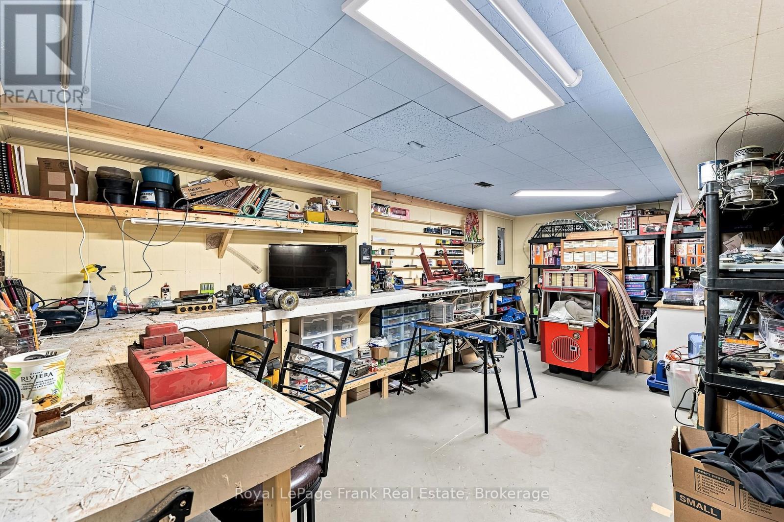 1846 STRATTON AVENUE - Image 32