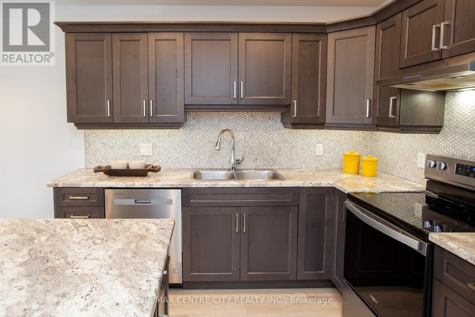 #21 275 JAMES STREET - Image 3