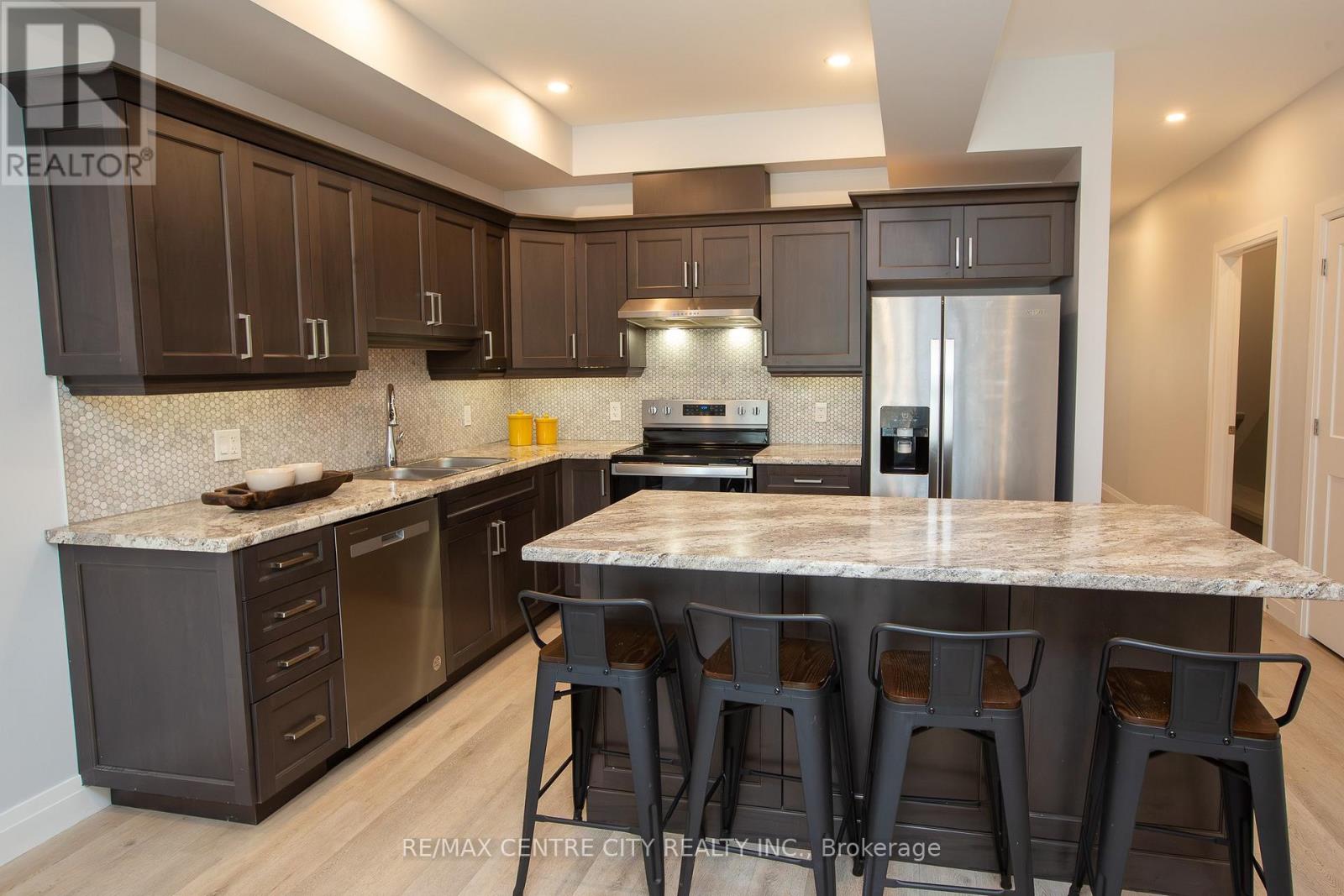 #21 275 JAMES STREET - Image 5