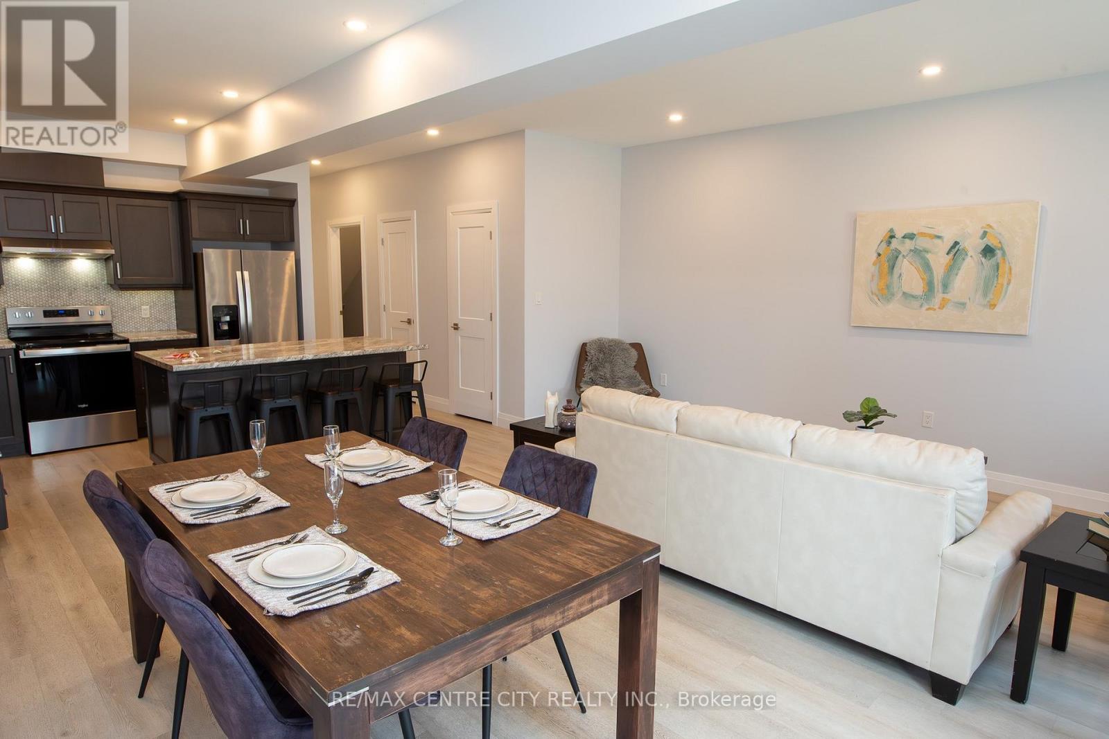 #21 275 JAMES STREET - Image 8