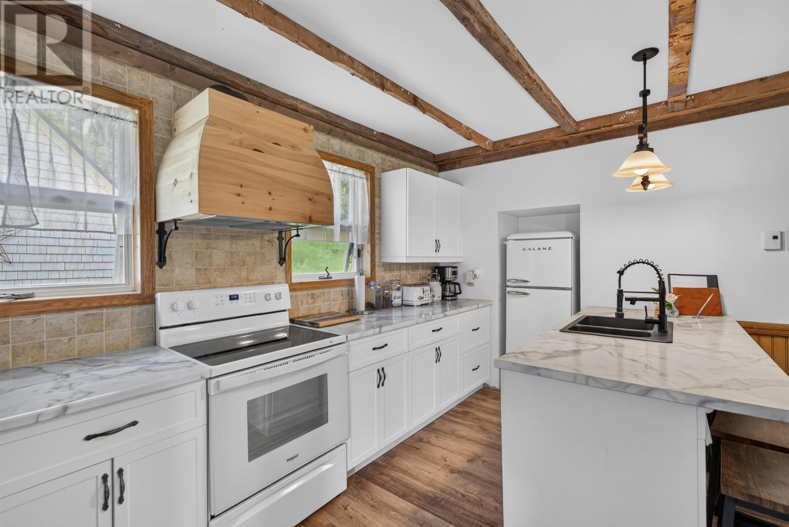 662-664 Long River Road - Image 30