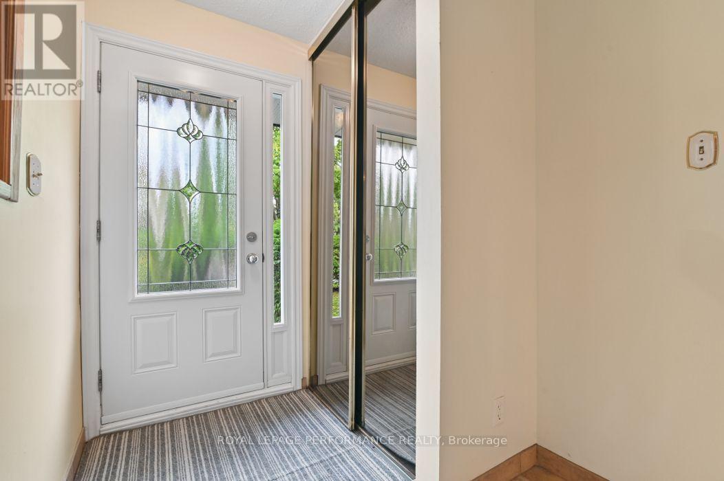 3 Bed, 2 Bath House for Sale in Ottawa – 9 – 402 MONTFORT STREET, Ottawa – MLS# X13722564 - Image 8