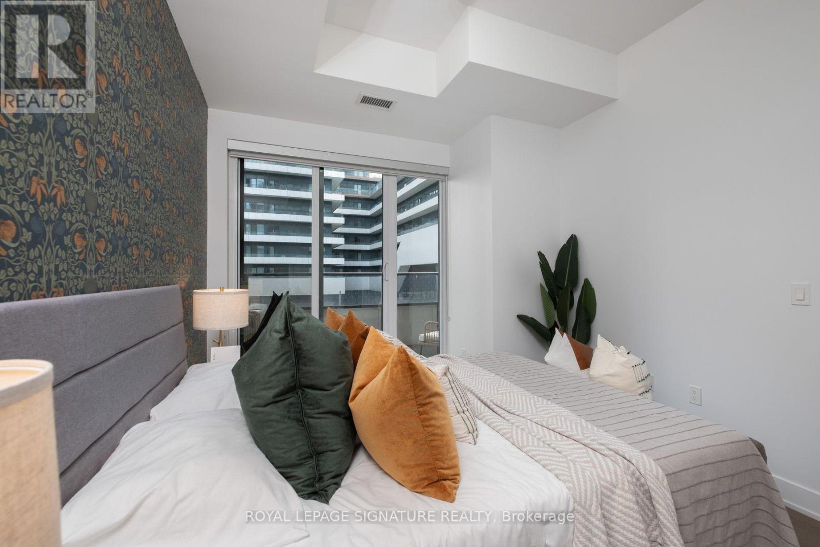 #230 30 SHORE BREEZE DRIVE - 14