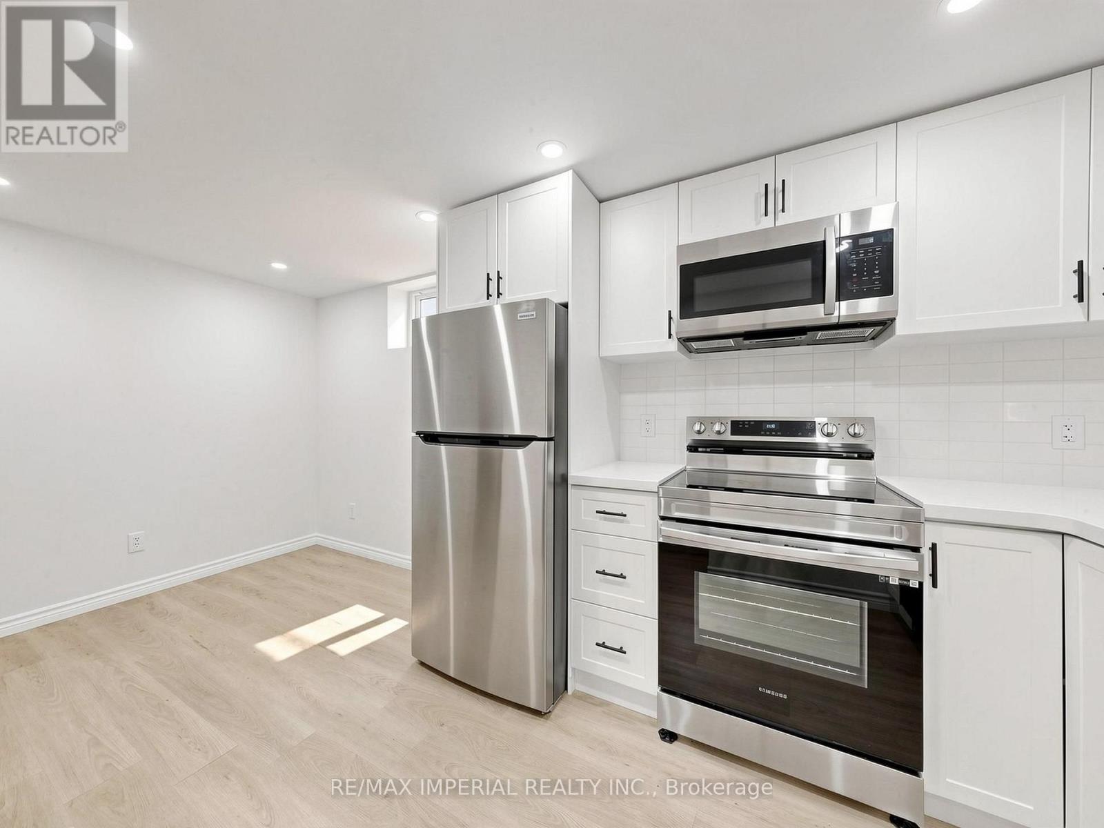404 GLEN PARK AVENUE - Image 33