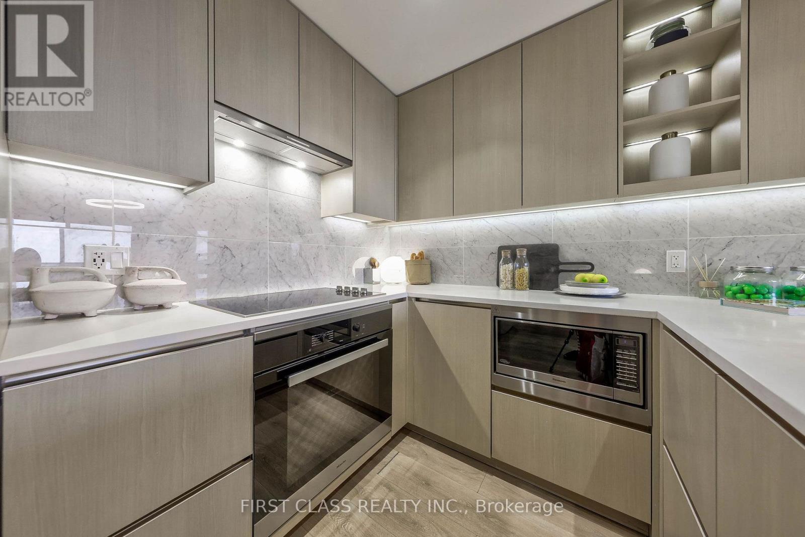 #2902 85 MCMAHON DRIVE - 13