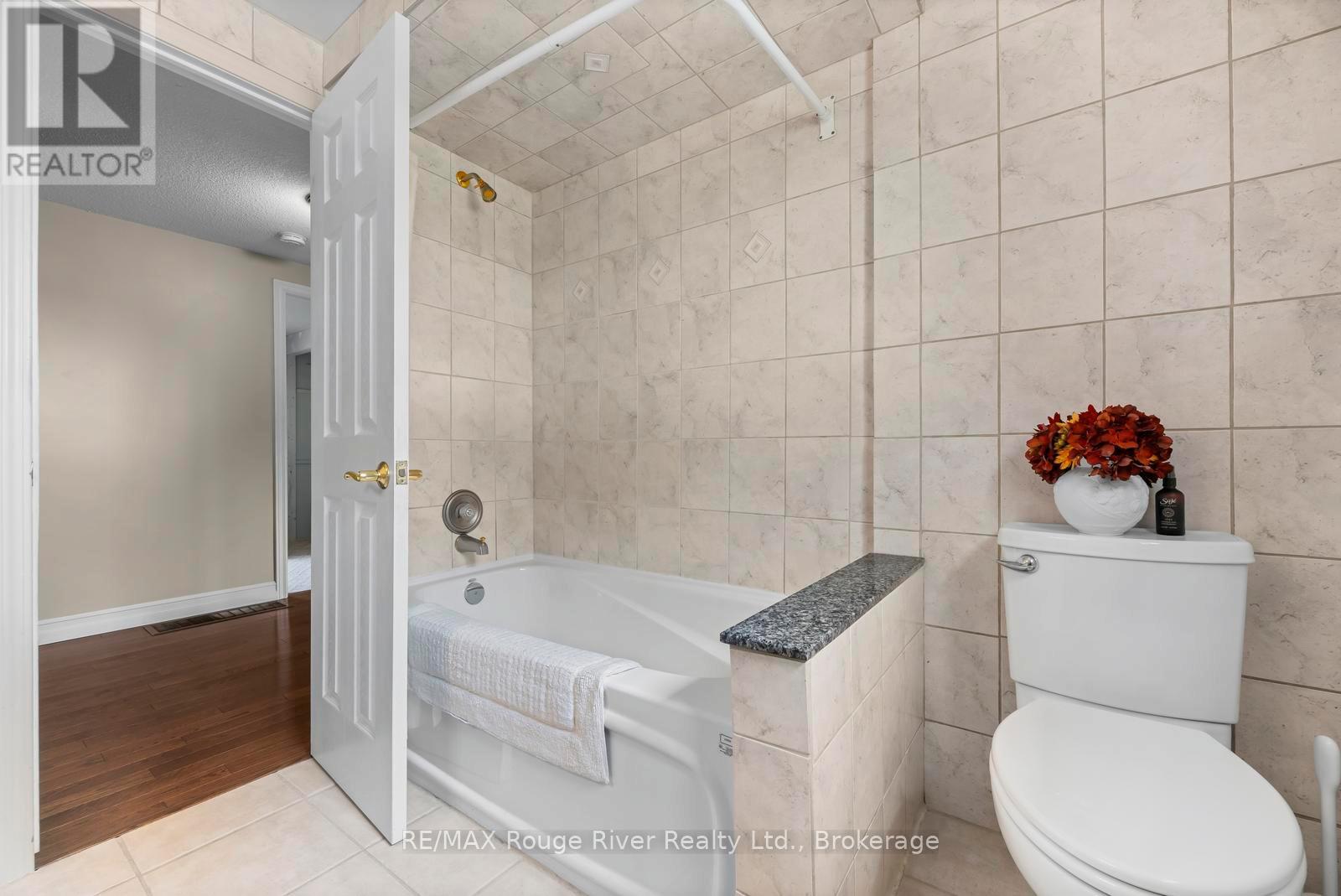 6 HAMILTON DRIVE - 23