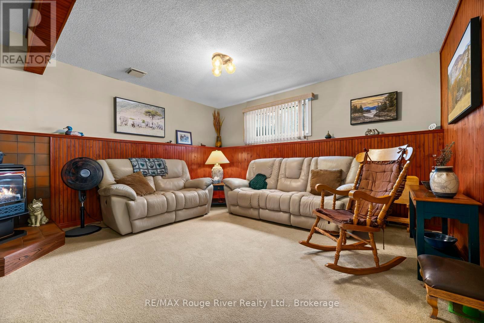 6 HAMILTON DRIVE - 24