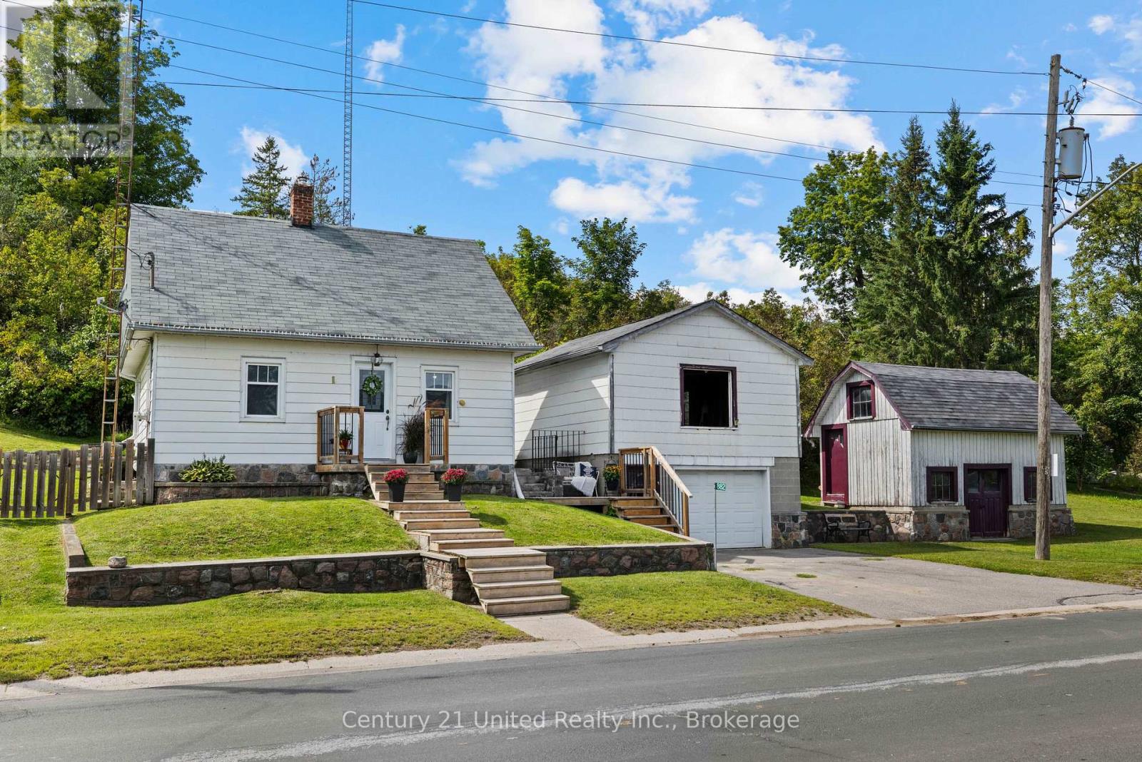 882 PETERBOROUGH STREET - 22