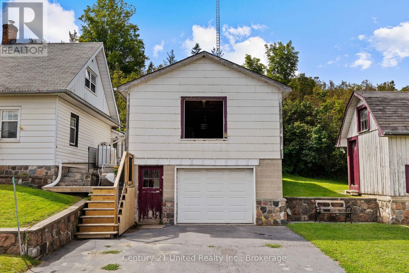 882 PETERBOROUGH STREET - 23