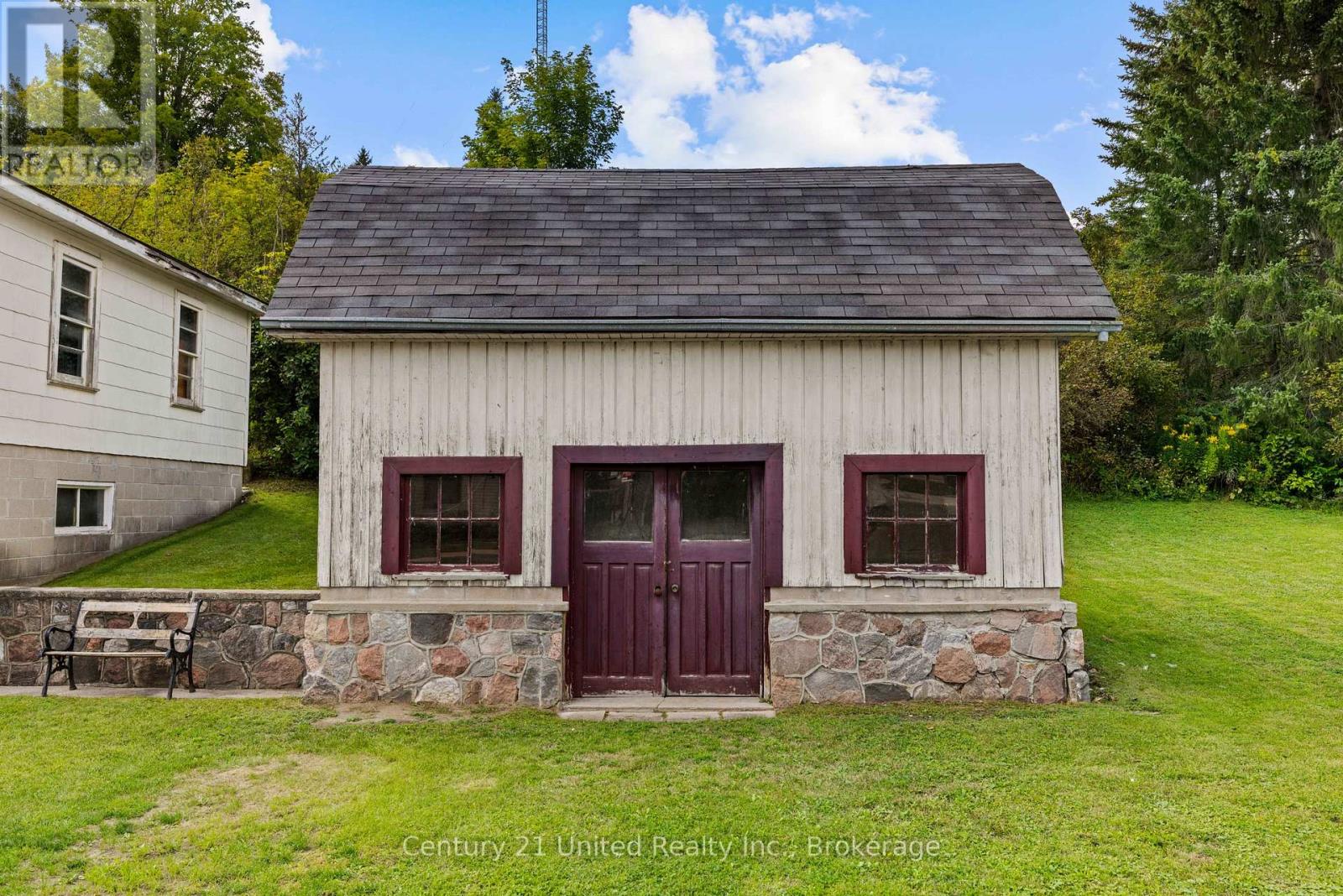882 PETERBOROUGH STREET - 24