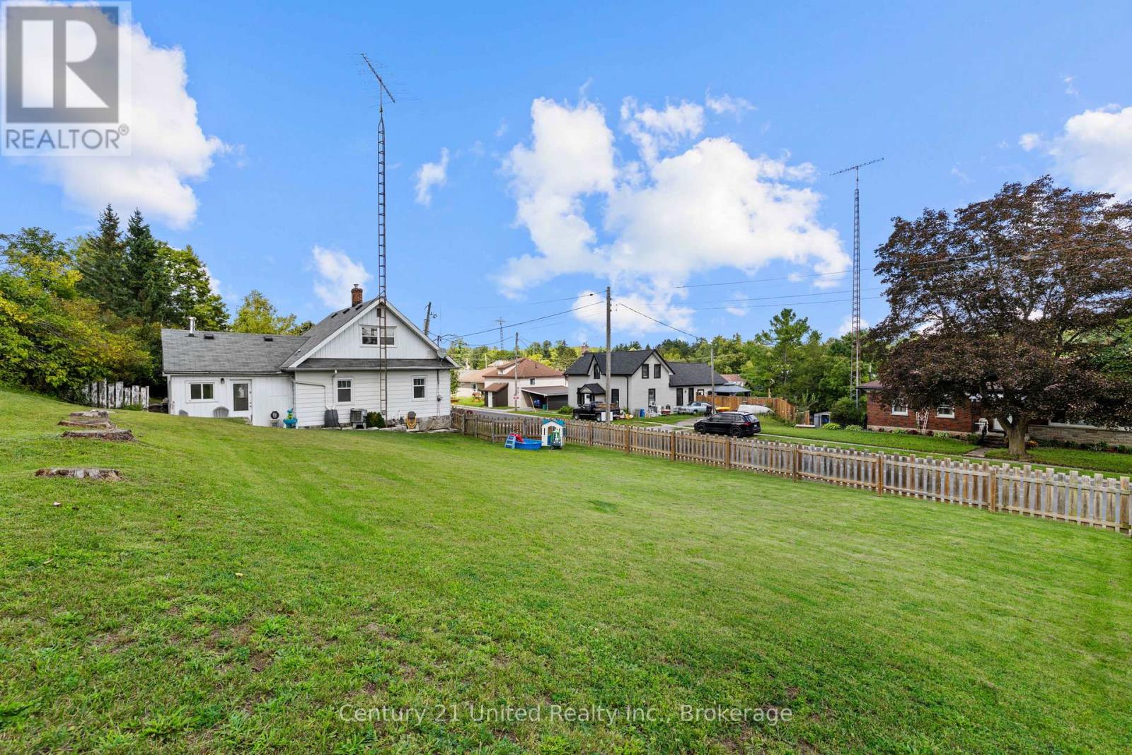 882 PETERBOROUGH STREET - 27