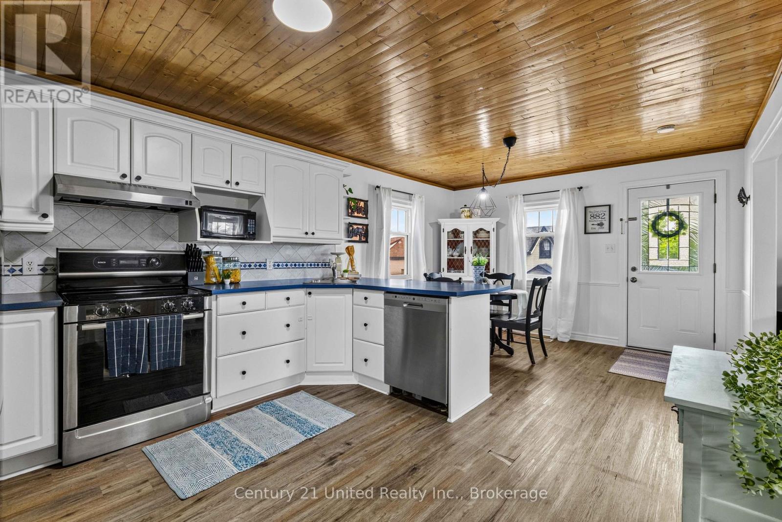 882 PETERBOROUGH STREET - 4