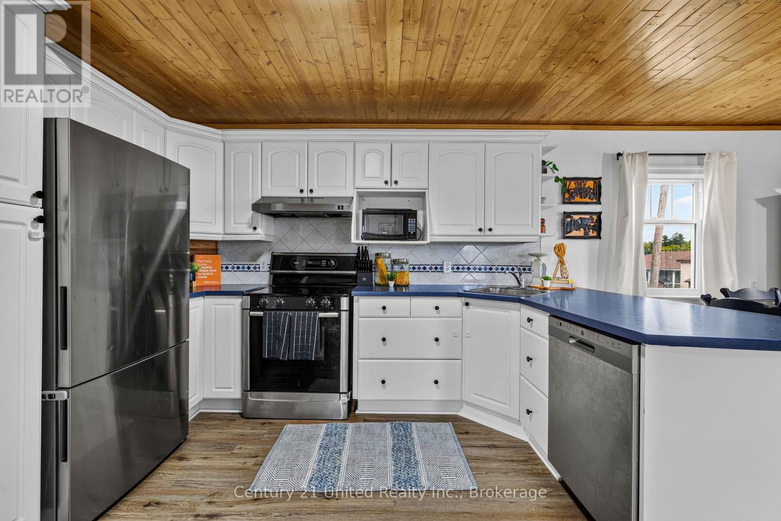 882 PETERBOROUGH STREET - 6
