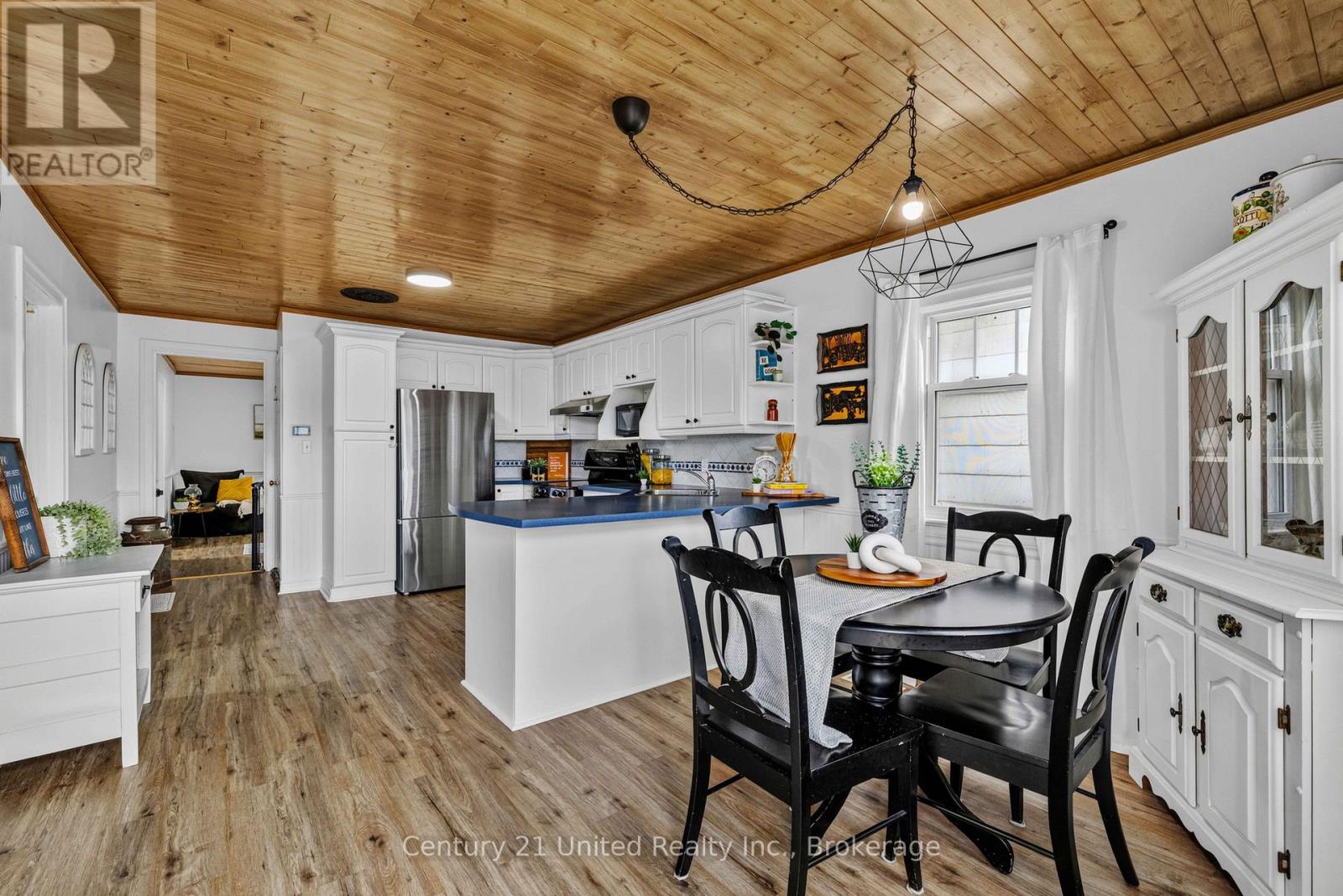 882 PETERBOROUGH STREET - 7