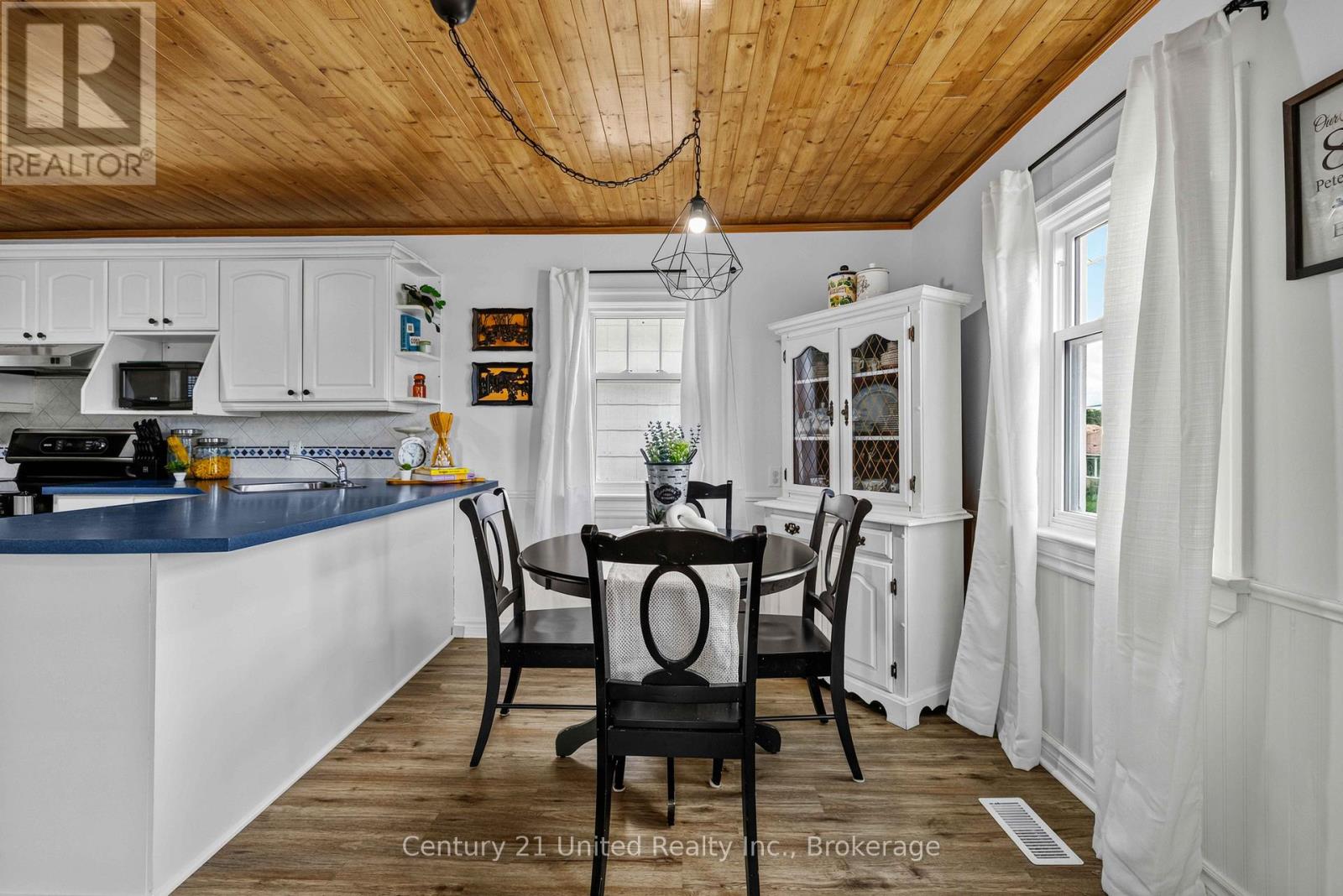 882 PETERBOROUGH STREET - 8