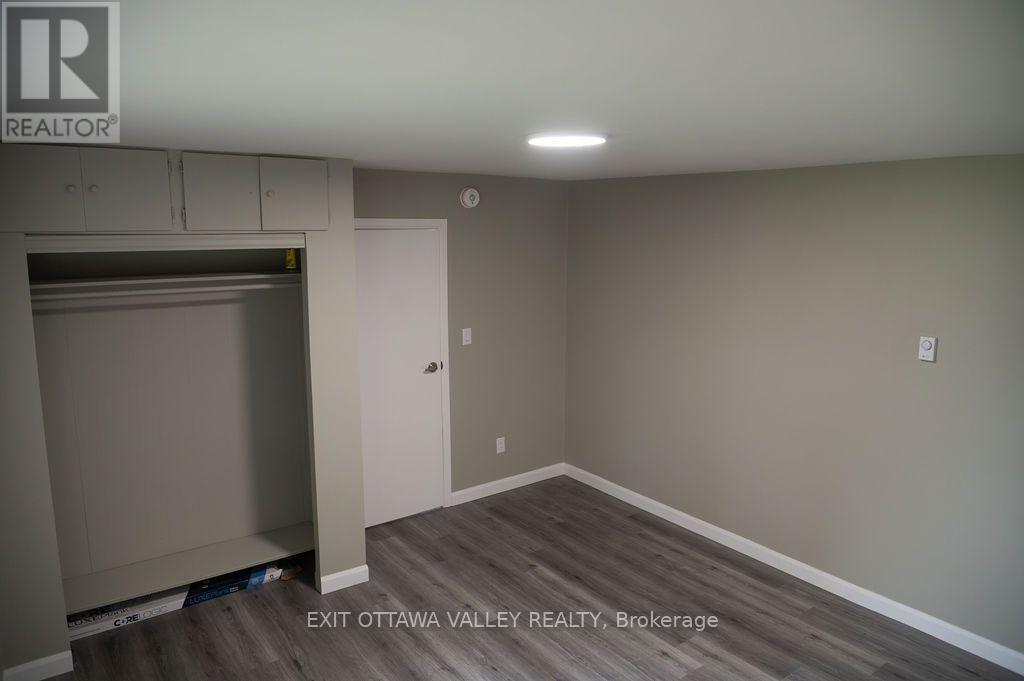 400 BOUNDARY ROAD E - 16