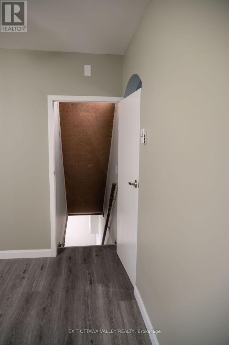 400 BOUNDARY ROAD E - 19