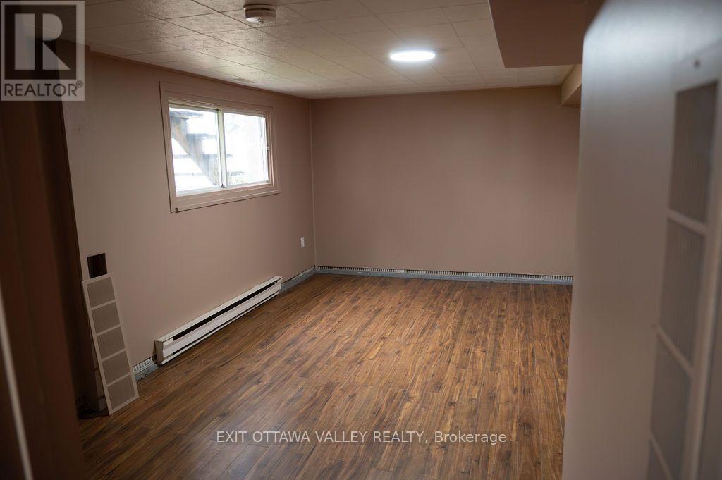 400 BOUNDARY ROAD E - Image 22