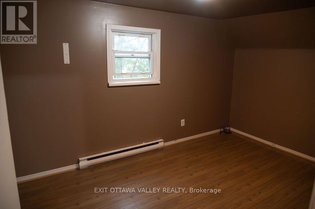 400 BOUNDARY ROAD E - Image 23