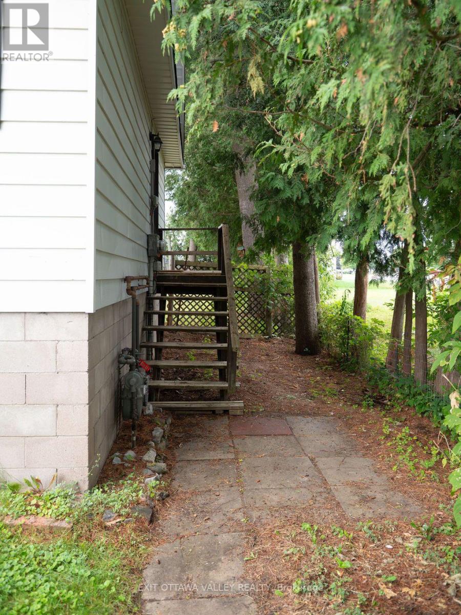 400 BOUNDARY ROAD E - 29