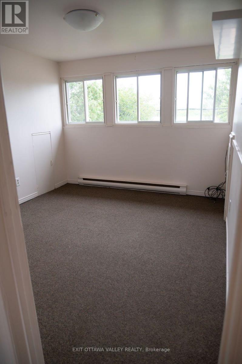 400 BOUNDARY ROAD E - Image 35