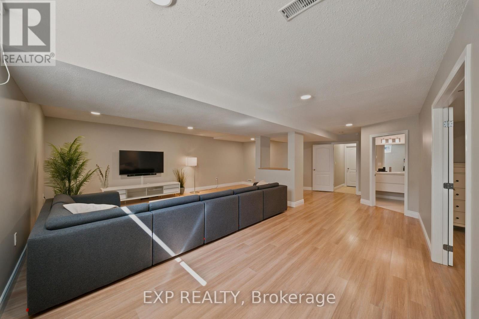 16 BRIDLEGATE PLACE - Image 37