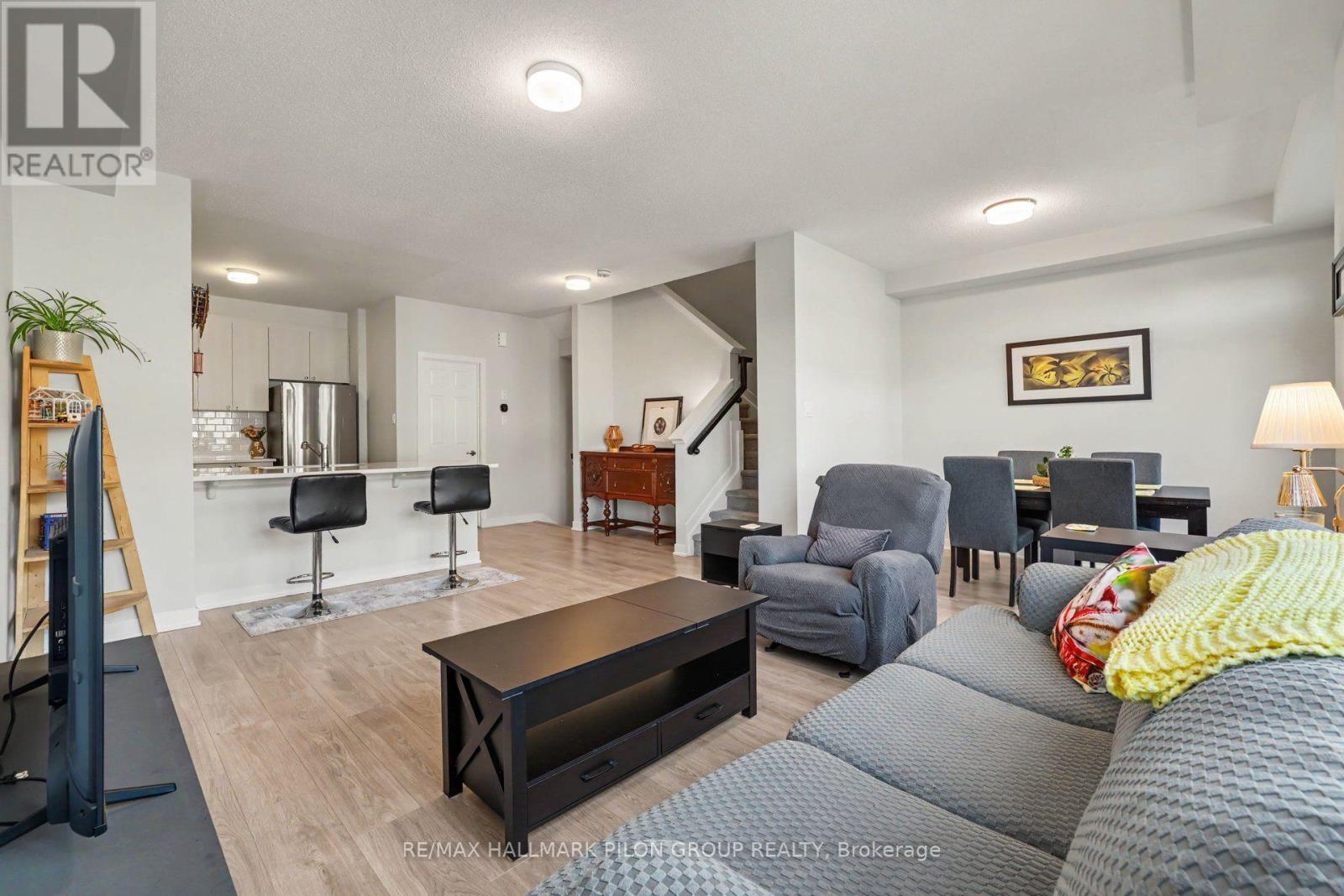 25 STITCH MEWS - Image 10