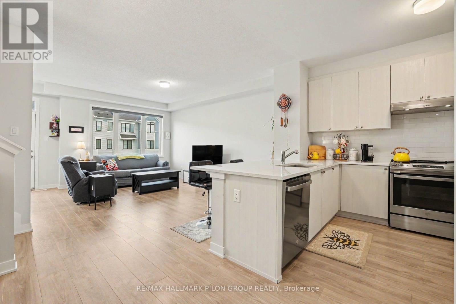 25 STITCH MEWS - Image 7