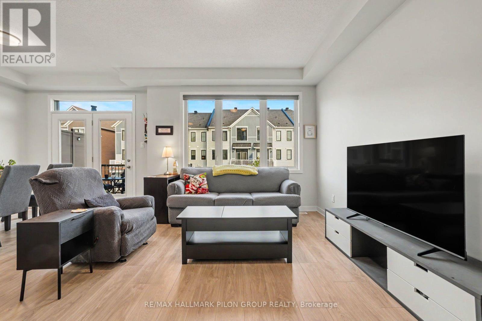 25 STITCH MEWS - Image 9