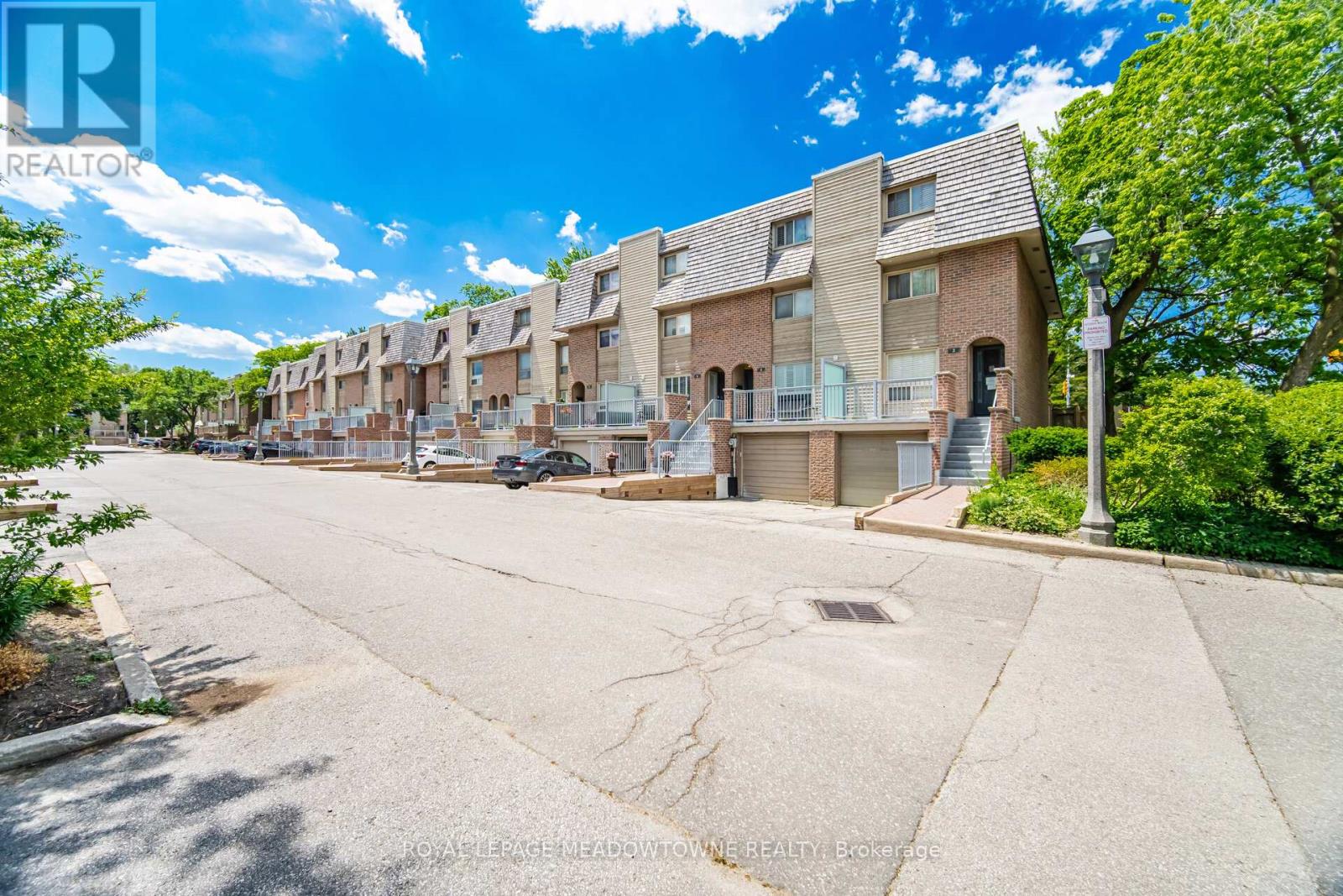16 DUTCH MYRTLE WAY - 2