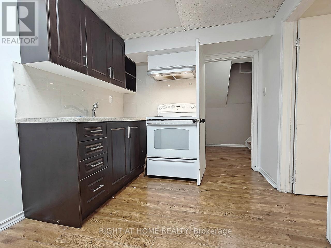 182 MCNICOLL AVENUE - 27