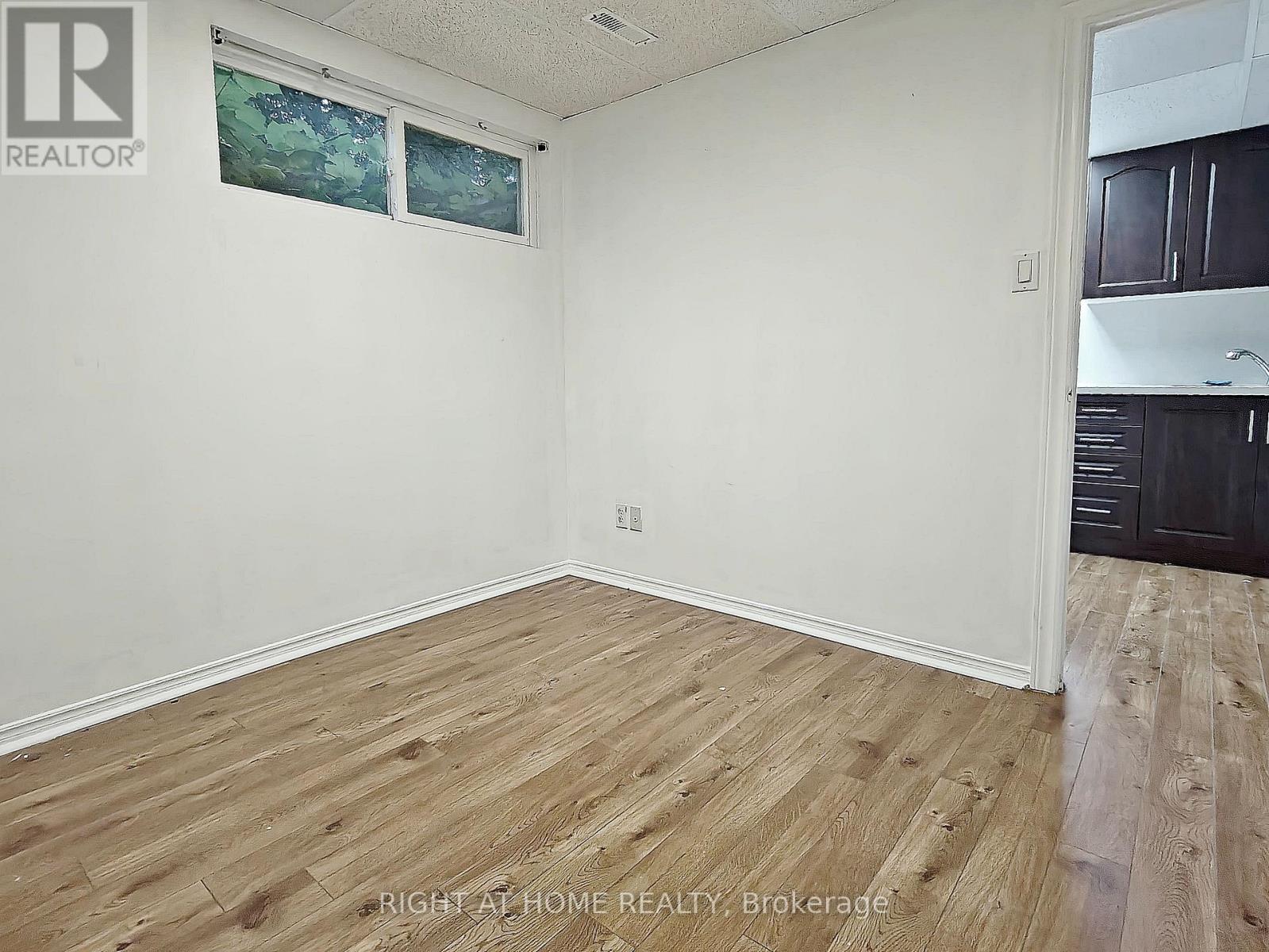 182 MCNICOLL AVENUE - 32