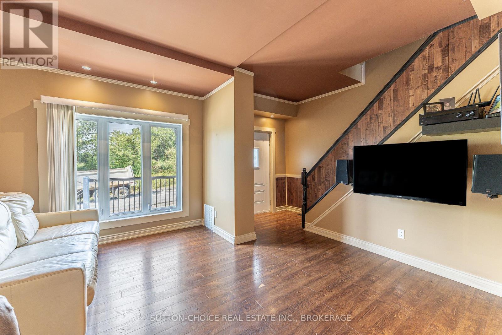 372 THIRD AVENUE E - Image 11