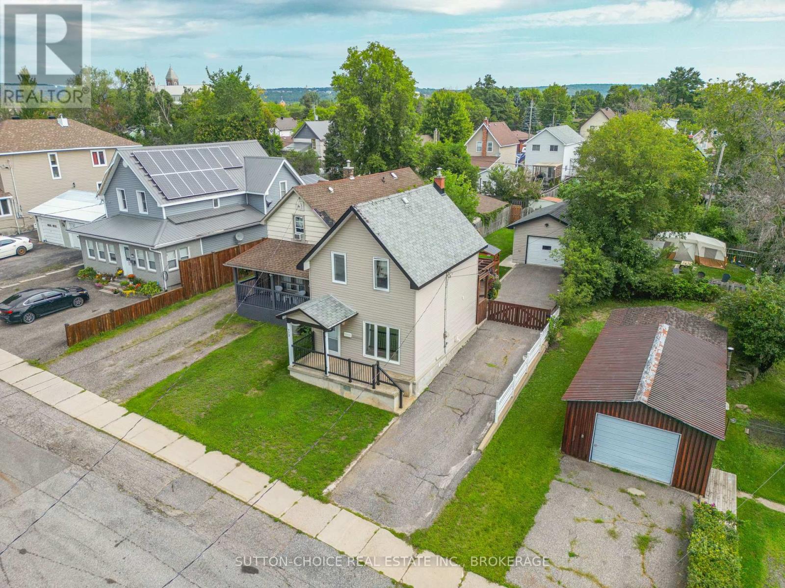 372 THIRD AVENUE E - Image 3