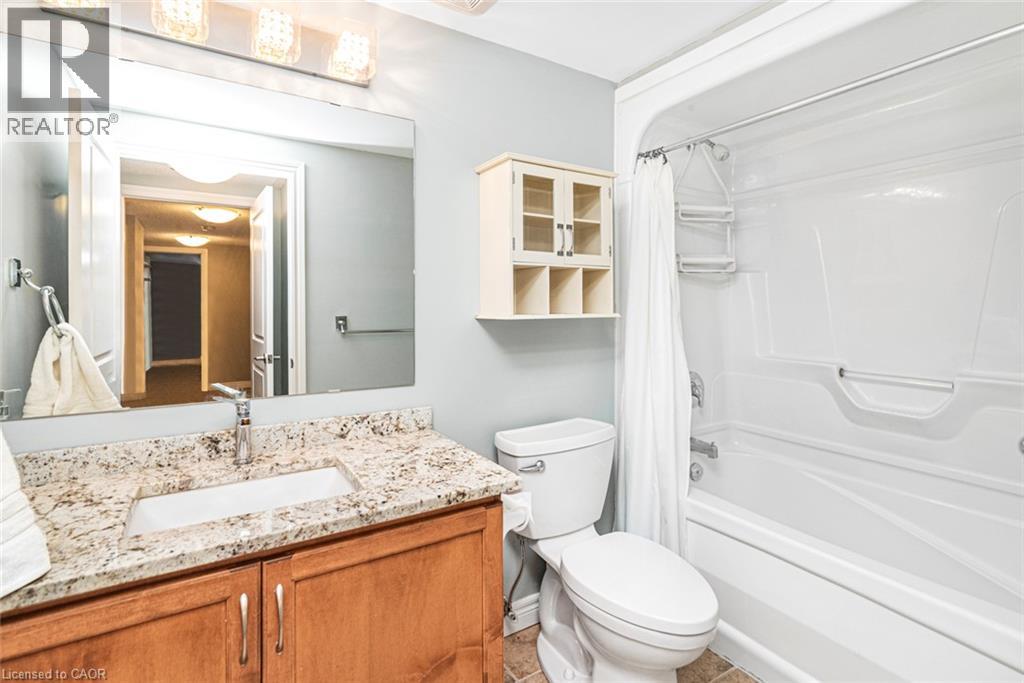 #105 56 KERMAN Avenue - 35