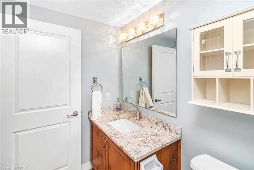#105 56 KERMAN Avenue - 40