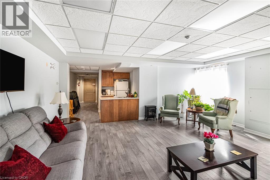 #105 56 KERMAN Avenue - 49