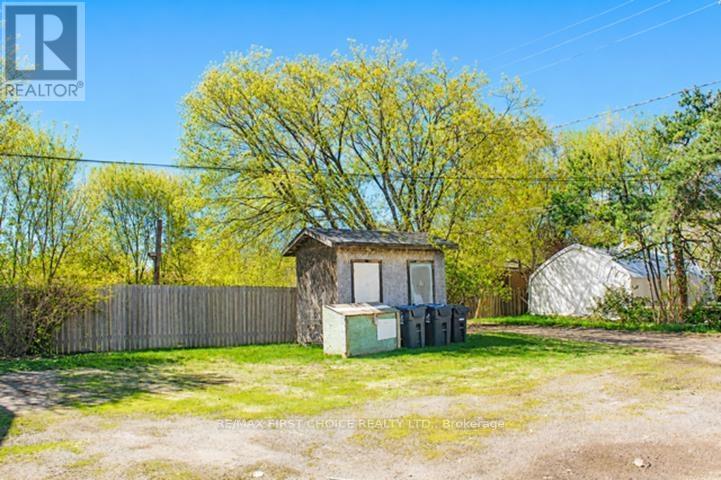 303 FREDERICA STREET W - 3