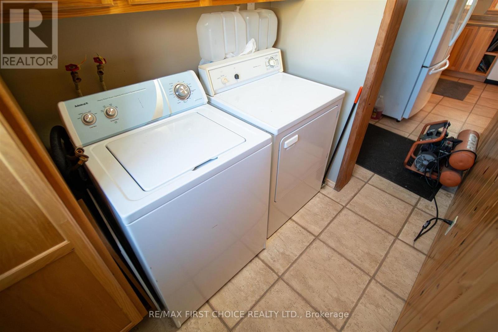 20 DUBOIS ROAD N - Image 28