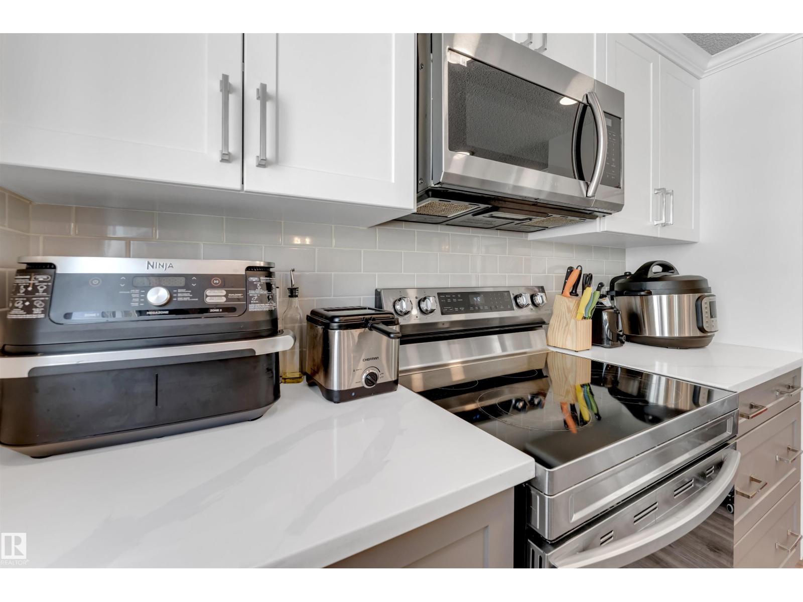 #17 16335 84 ST NW - 8