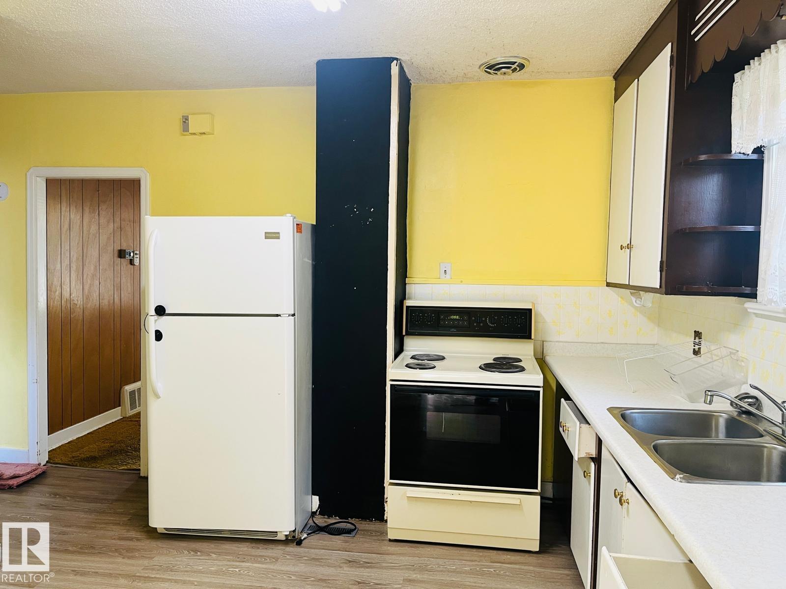 11408 82 ST NW - 9