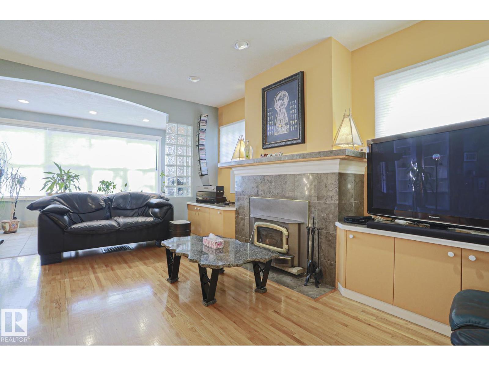 10814 125 ST NW - 5
