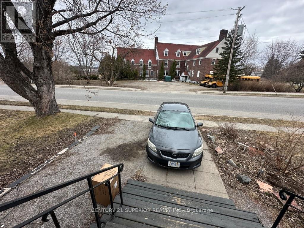 19 WHITE BOULEVARD - 4