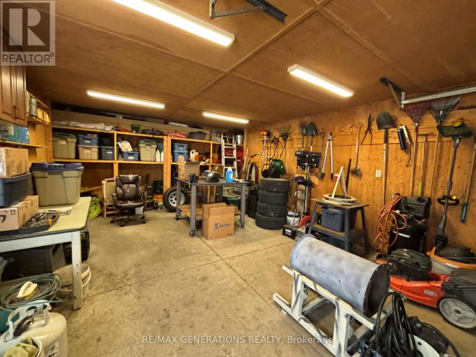 48 REDWING AVENUE - 38