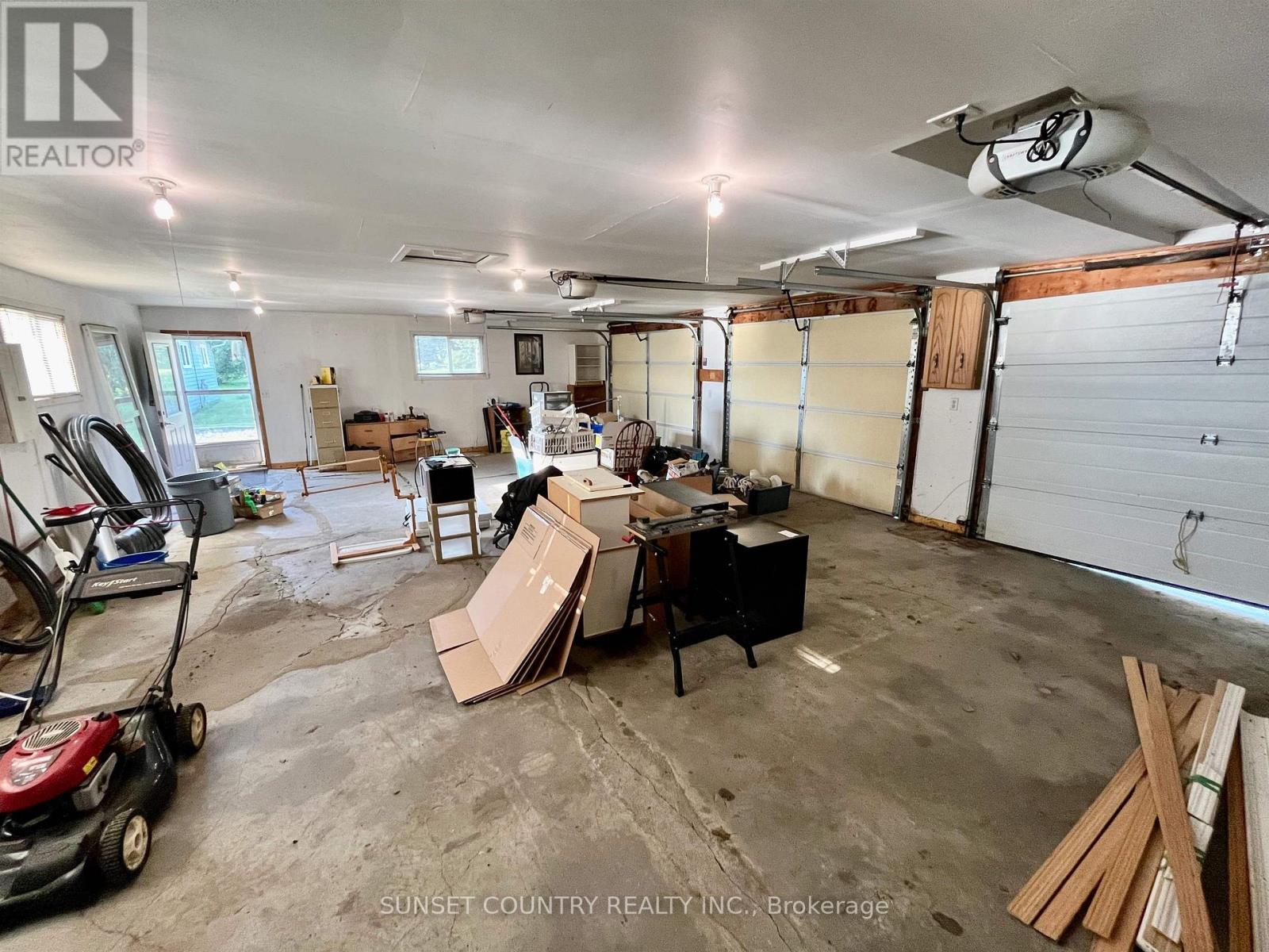 206 MCMILLAN CRESCENT - 36